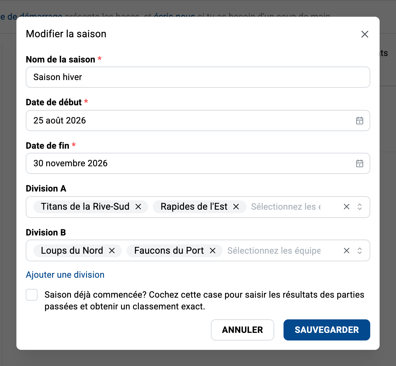Modification d'une saison dans les paramètres de la ligue : chaque division a son propre sélecteur d'équipes, les équipes de la ligue étant assignées par division pour cette saison.