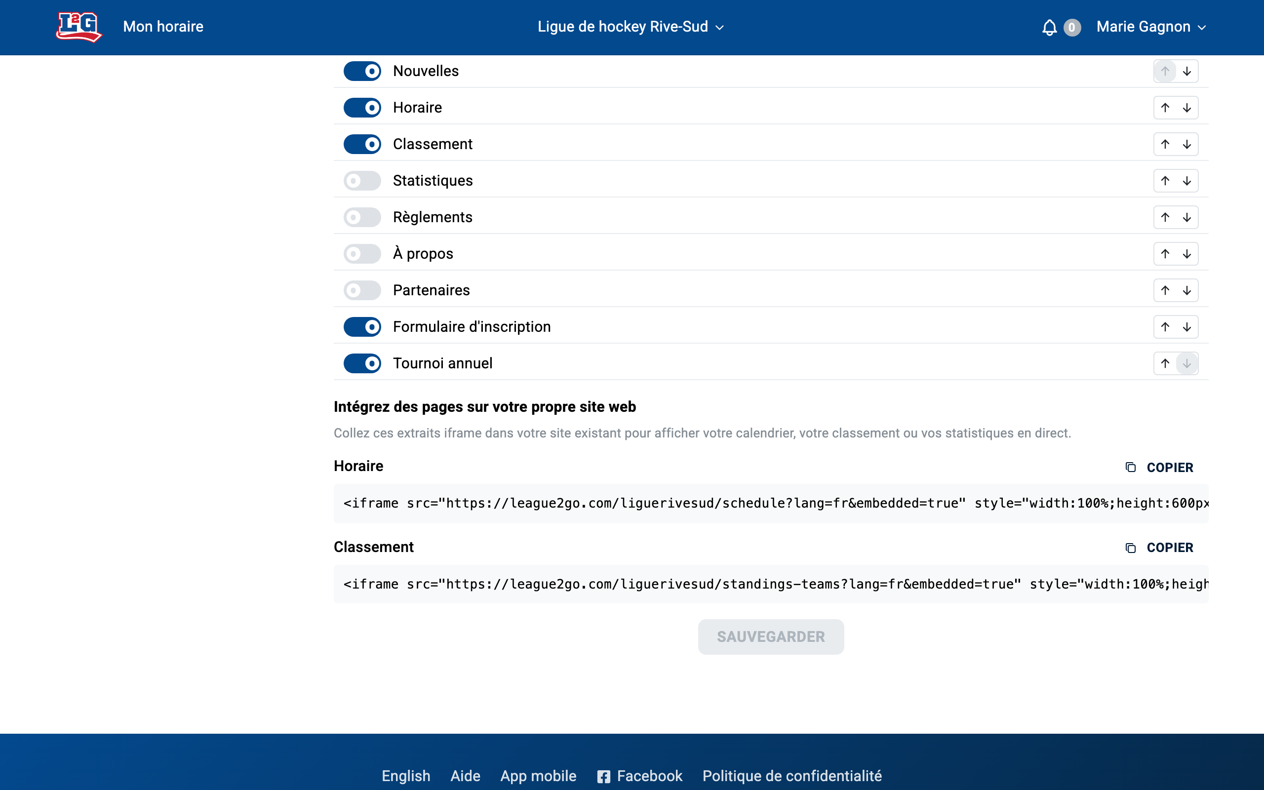 La liste Pages de l'onglet Site web : pages intégrées et personnalisées, chacune avec son commutateur d'affichage et les flèches pour réordonner le menu du site.