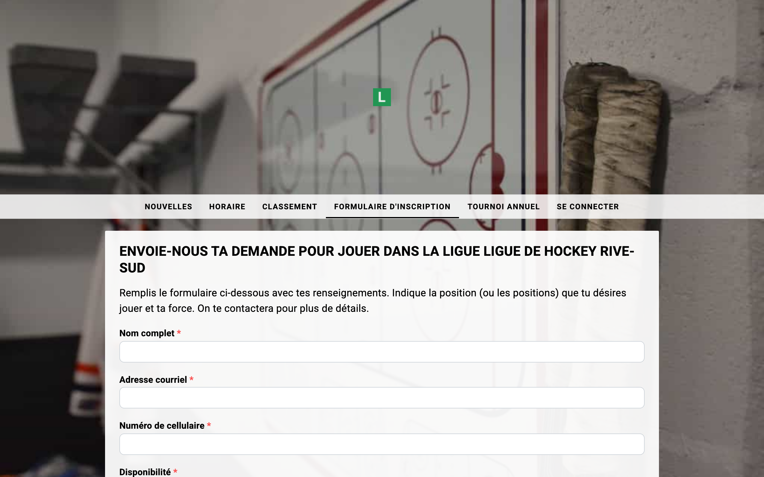 La page d'inscription du site web public de la ligue, telle qu'un visiteur la voit. Les formulaires soumis sont envoyés par courriel aux gestionnaires de la ligue.